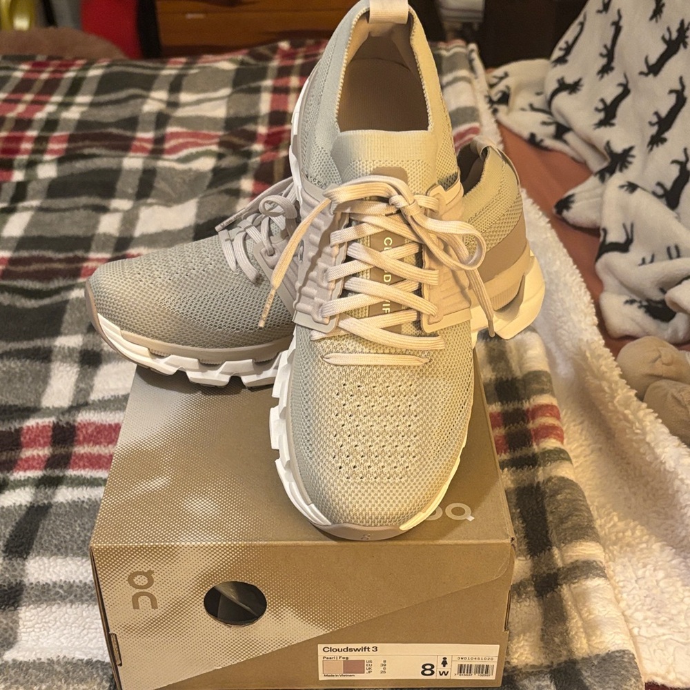 OnCloudswift 3 Cream Sneakers Brand New